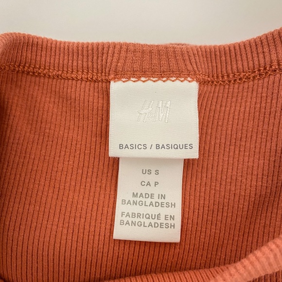 H&M Basic Tee - Picture 4 of 4